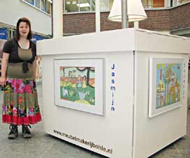 Jasmijn onthult schilderijen in het Flevoziekenhuis, 24-09-2008